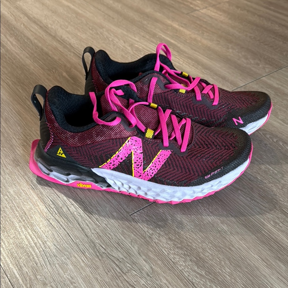 New Balance trail running fresh foam Pink and Black Sneakers size 8.5